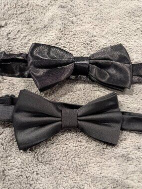 Lot of two black bowties, one satin, one matte